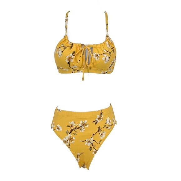Swimsuit Classic Style Dogwood Floral Bikini Set in Yellow and White Size Small - Picture 4 of 9